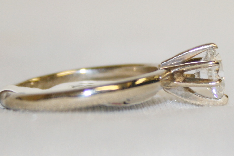 White Gold Pear Shaped Diamond Engagement Ring – 0.50ct.
