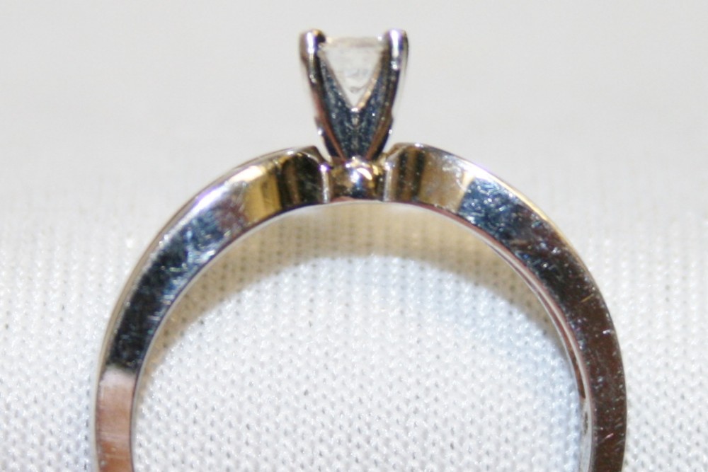 White Gold Diamond Engagement Ring – 0.17ct