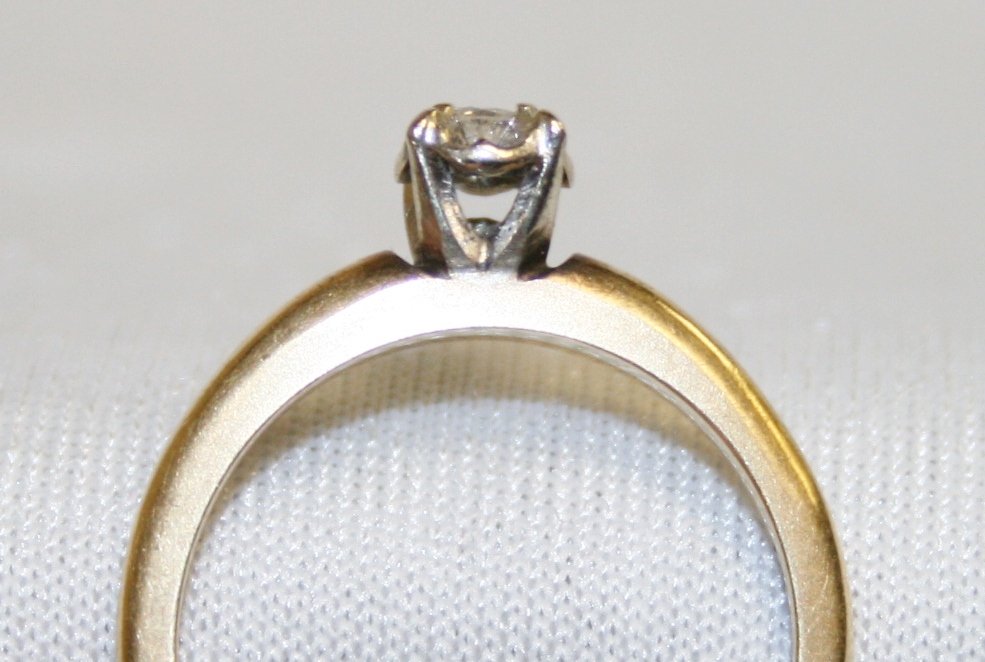 Illusion Head Diamond Solitaire Engagement Ring – 0.10ct.