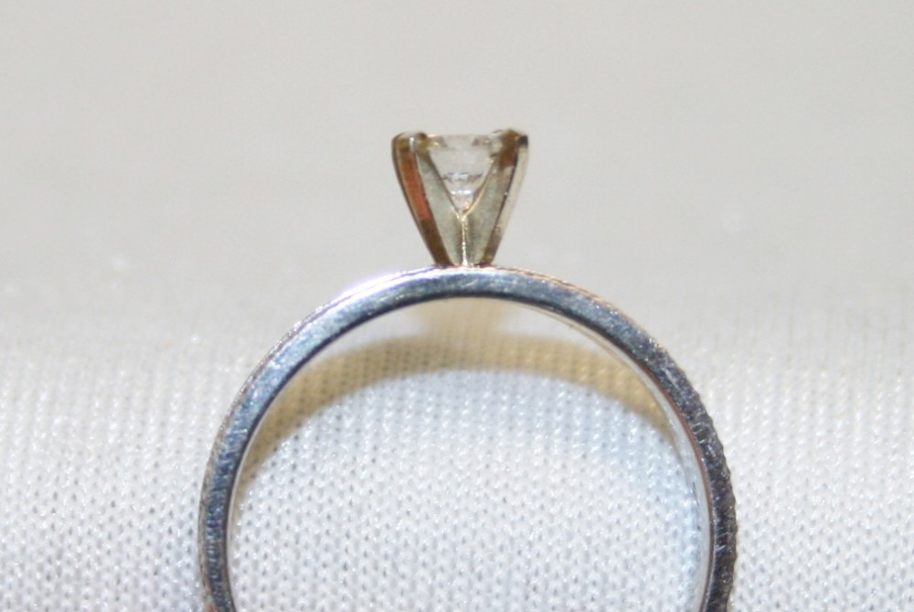 White Gold Diamond Solitaire Engagement Ring – 0.25ct.