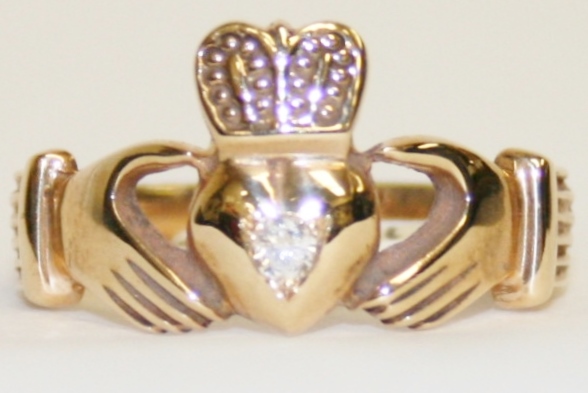 Men’s Yellow Gold Claddagh Ring with Diamond