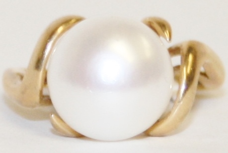Yellow Gold Pearl Ring