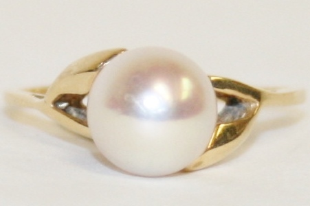 Yellow Gold Pearl Ring