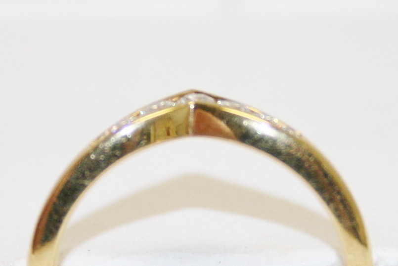Diamond Chevron Wedding Band – 0.20 Total Diamond Weight