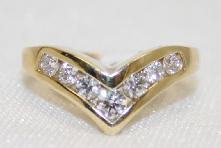 Diamond Chevron Wedding Band – 0.50 Total Diamond Weight