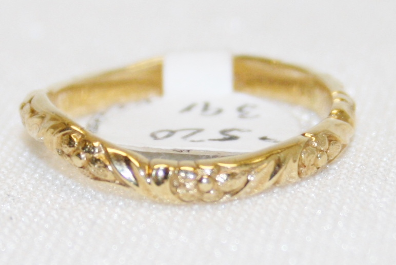 Curved Floral Wedding Band