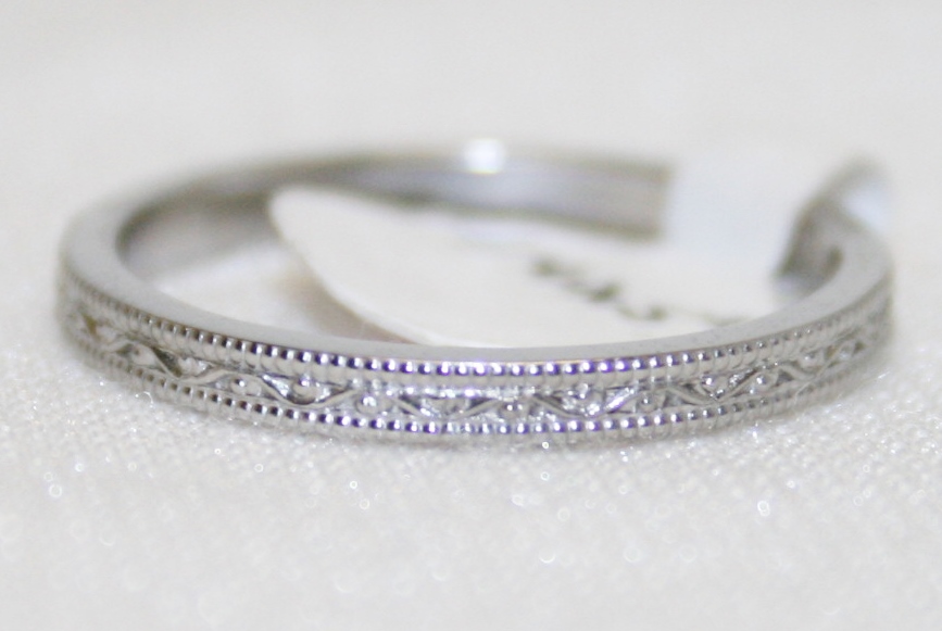 1.9mm Scroll Design Wedding Band