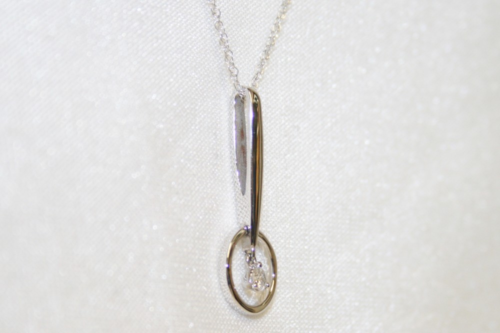 Diamond Dangle Pendant – 0.14ct.
