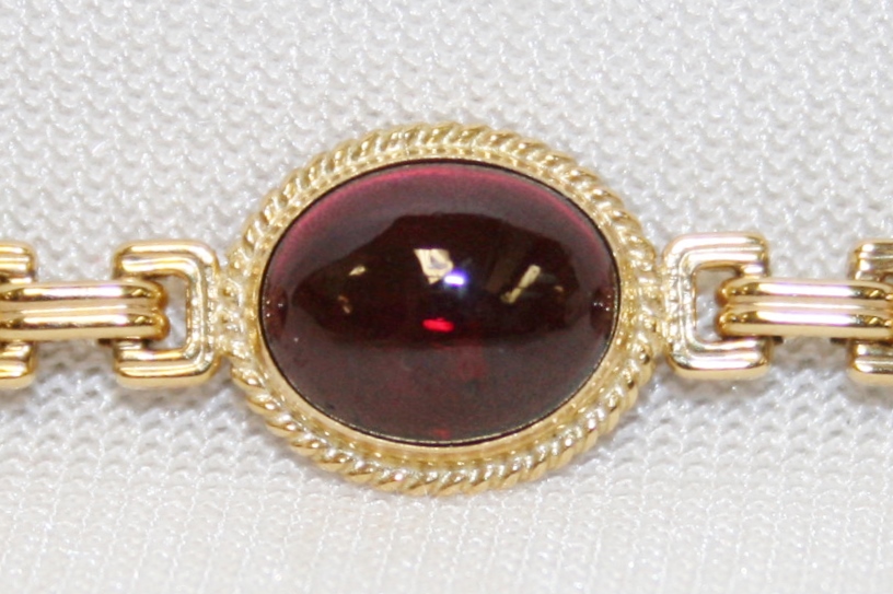 Yellow Gold Garnet Cabochon Bracelet
