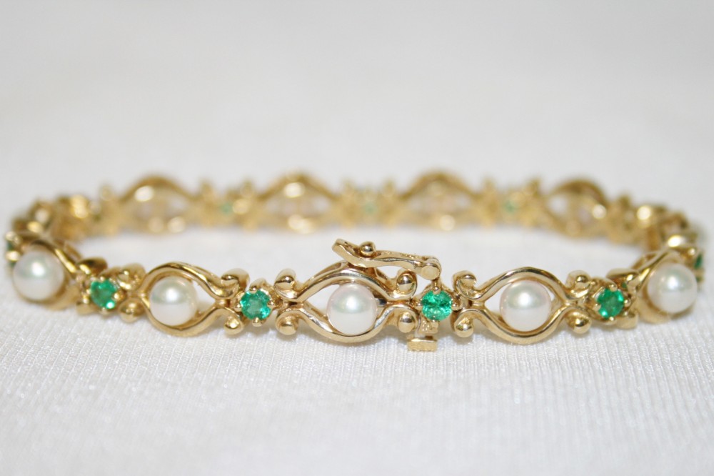 Emerald and Cultured Pearl Yellow Gold Bracelet