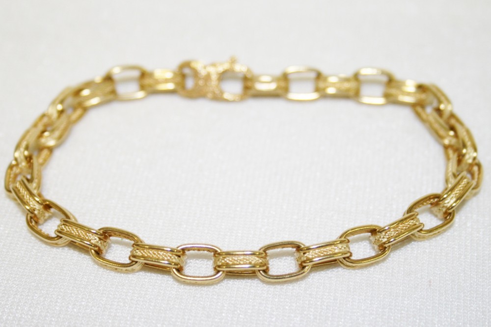 Solid Textured Link Bracelet