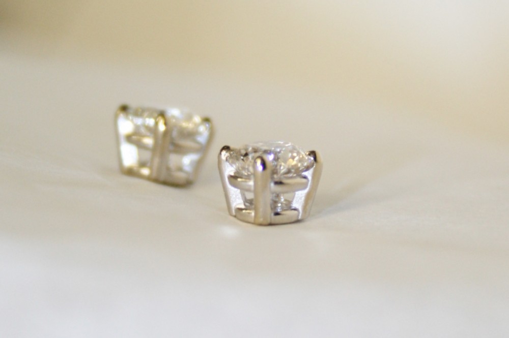 Round Brilliant Cut Diamond Stud Earrings – 0.94ct Total Weight