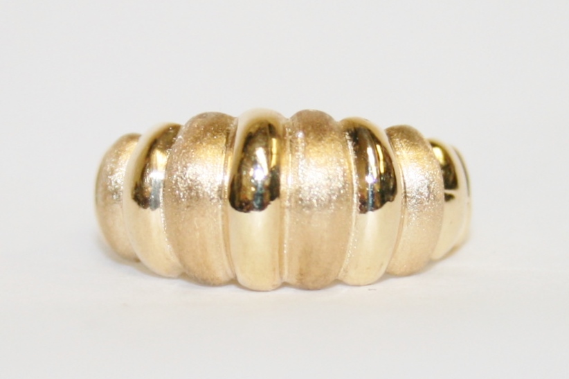 Yellow Gold Polished / Florentine Ribbed Dome Ring