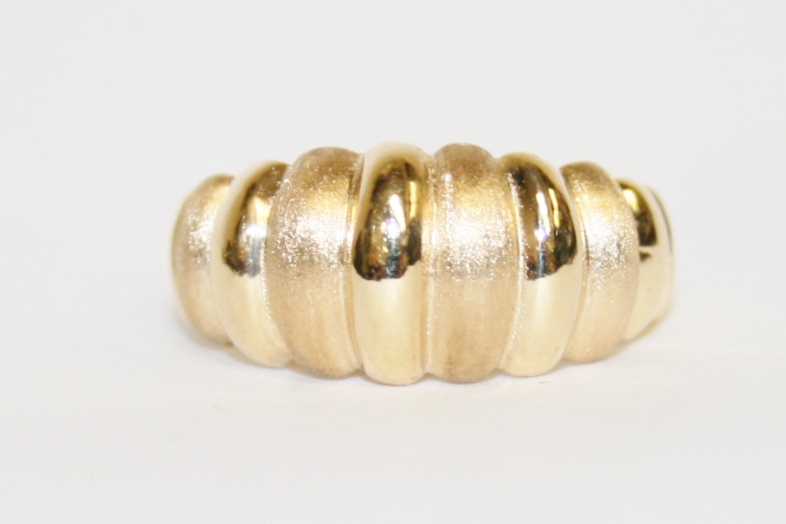 Yellow Gold Polished / Florentine Ribbed Dome Ring