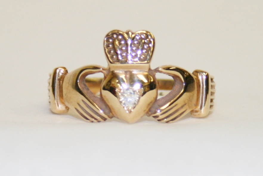 Men’s Yellow Gold Claddagh Ring with Diamond