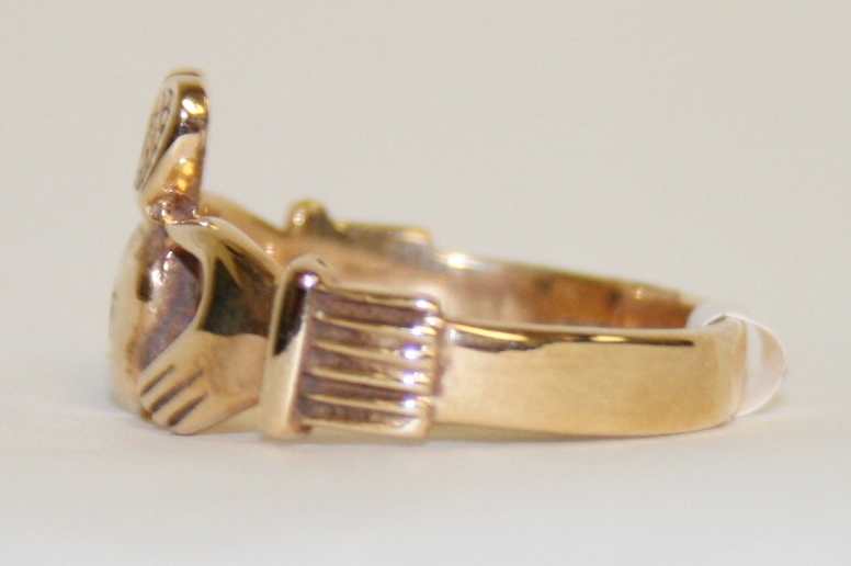 Men’s Yellow Gold Claddagh Ring with Diamond