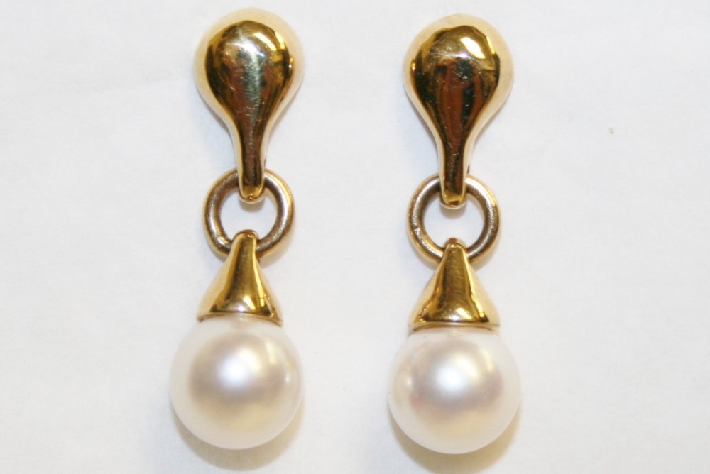 8.8-9.0mm Cultured Pearl Dangle Earrings
