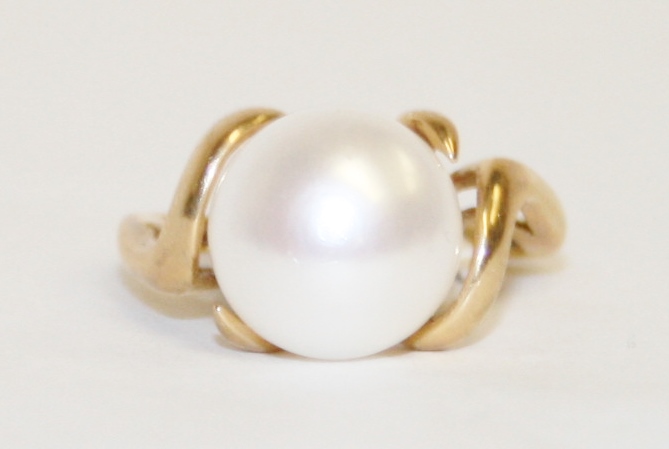 Yellow Gold Pearl Ring