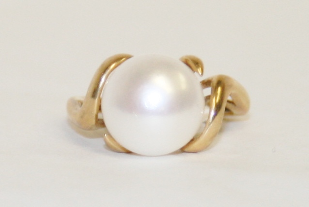 Yellow Gold Pearl Ring