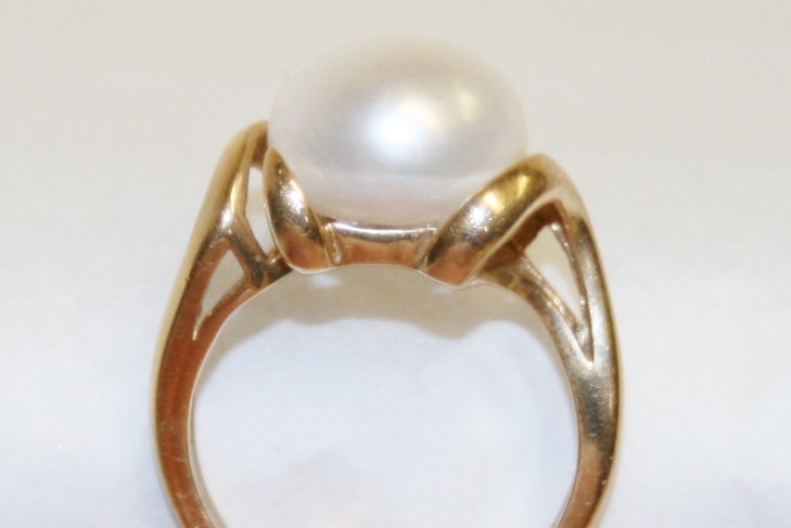 Yellow Gold Pearl Ring