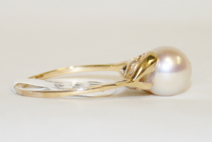 Yellow Gold Pearl Ring