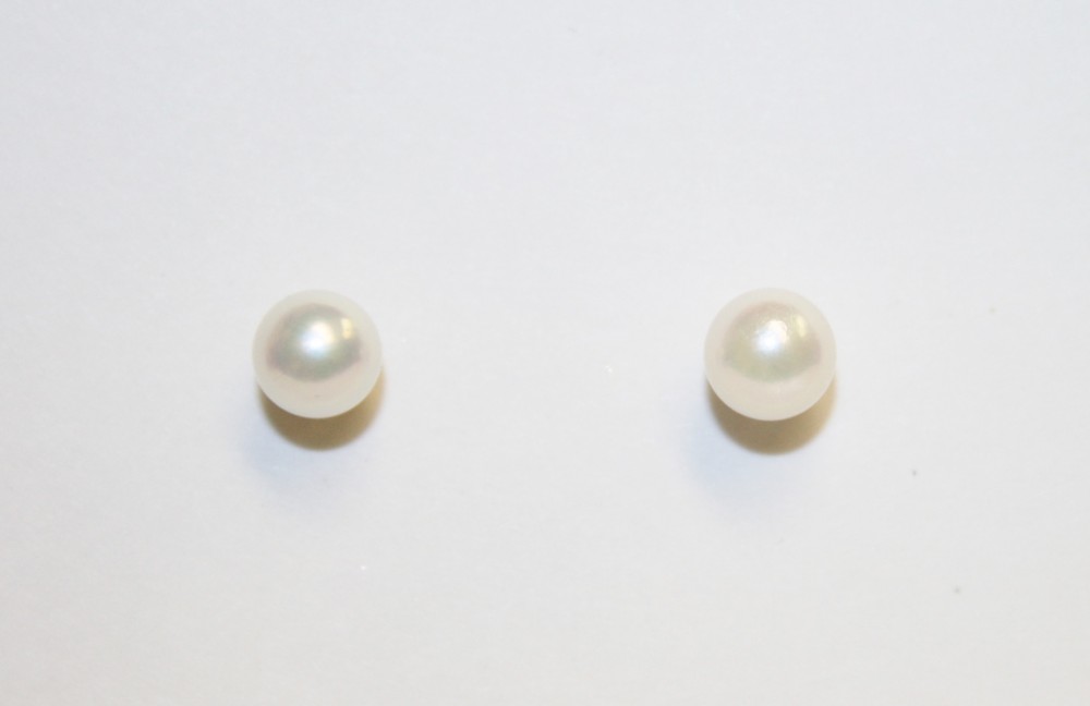 6mm Round Cultured Pearl Studs