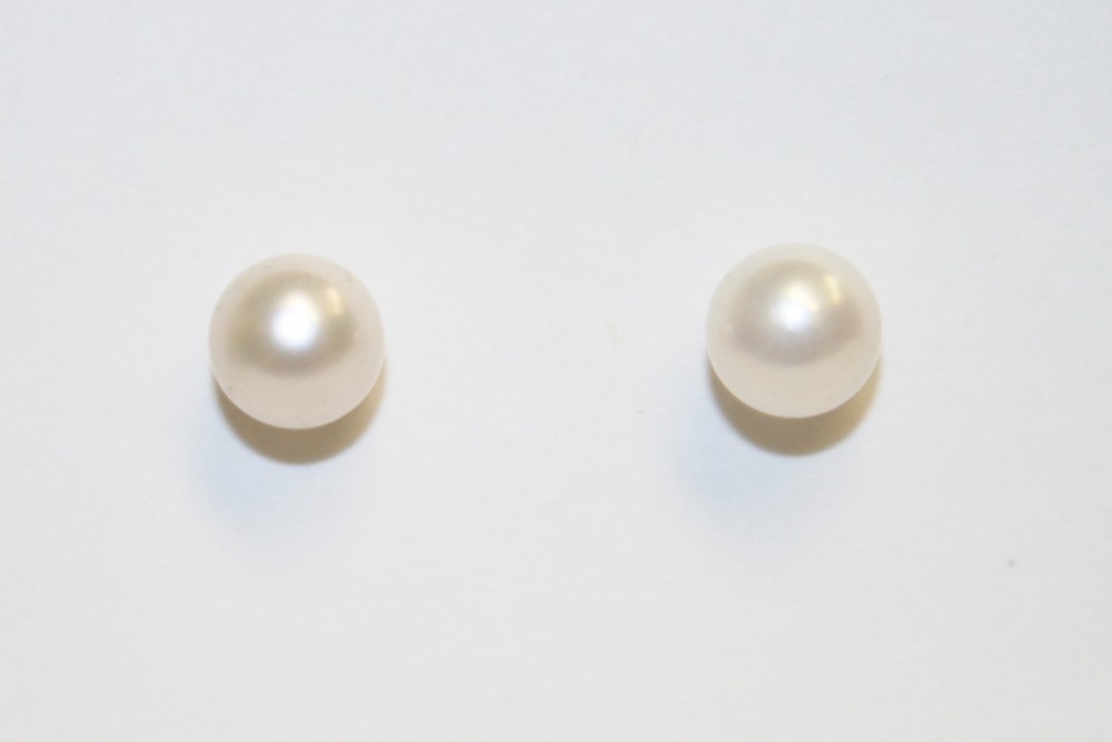 7.5mm Round Cultured Pearl Studs