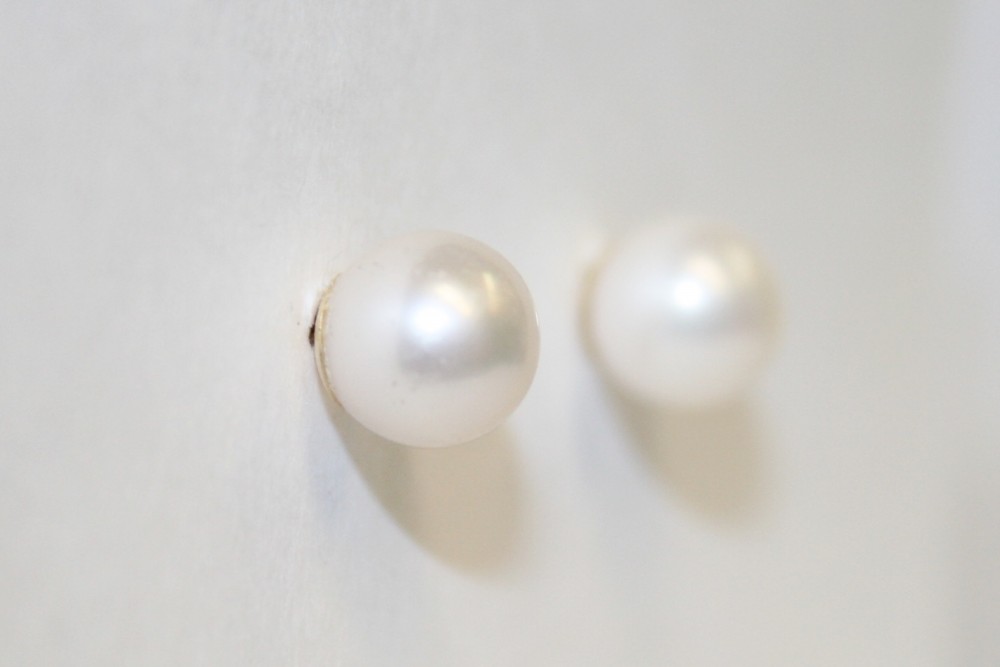 7.5mm Round Cultured Pearl Studs