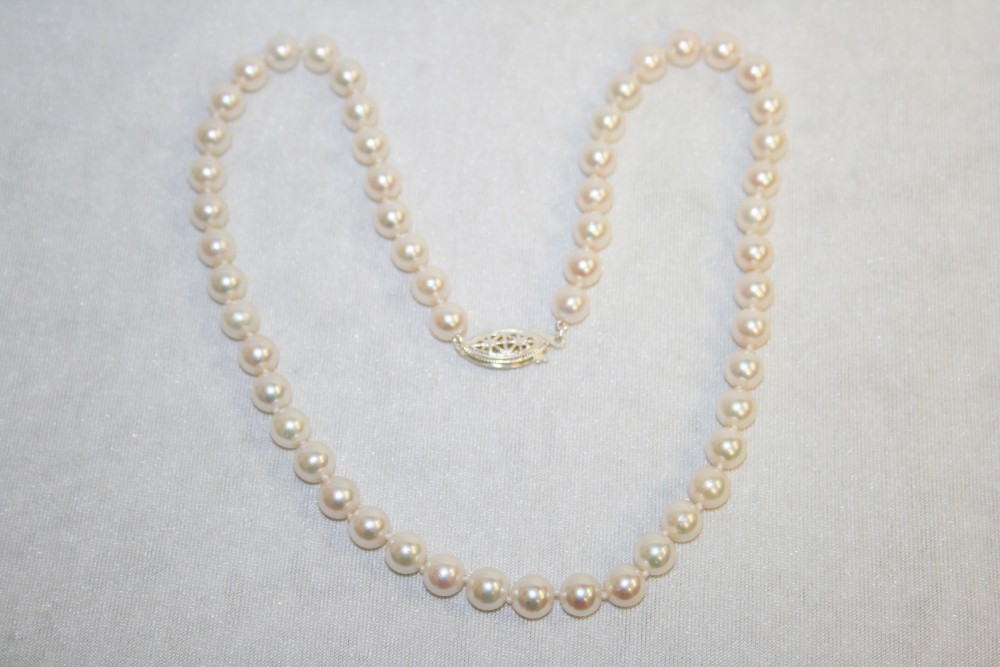 Round Cultured Pearl Necklace 17.5″