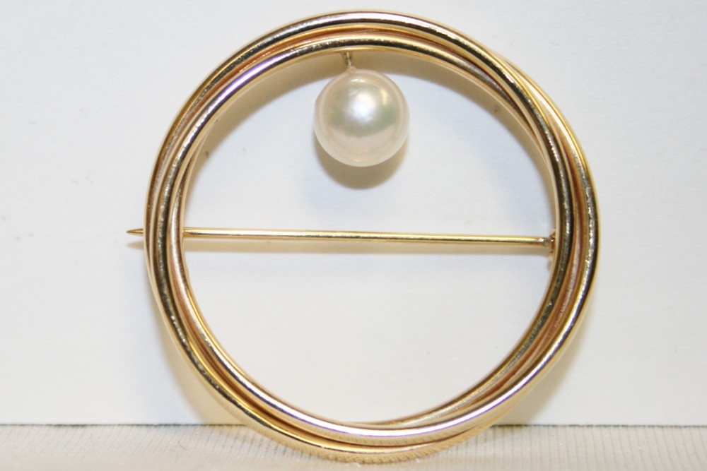 Yellow Gold Pearl Circle Pin