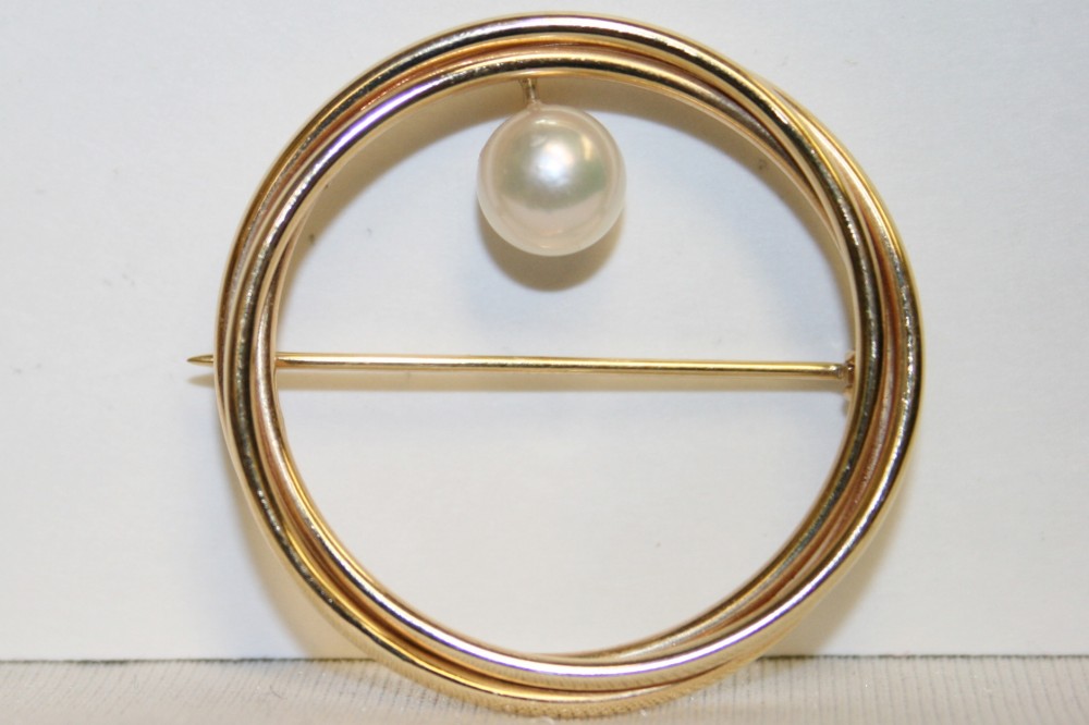 Yellow Gold Pearl Circle Pin