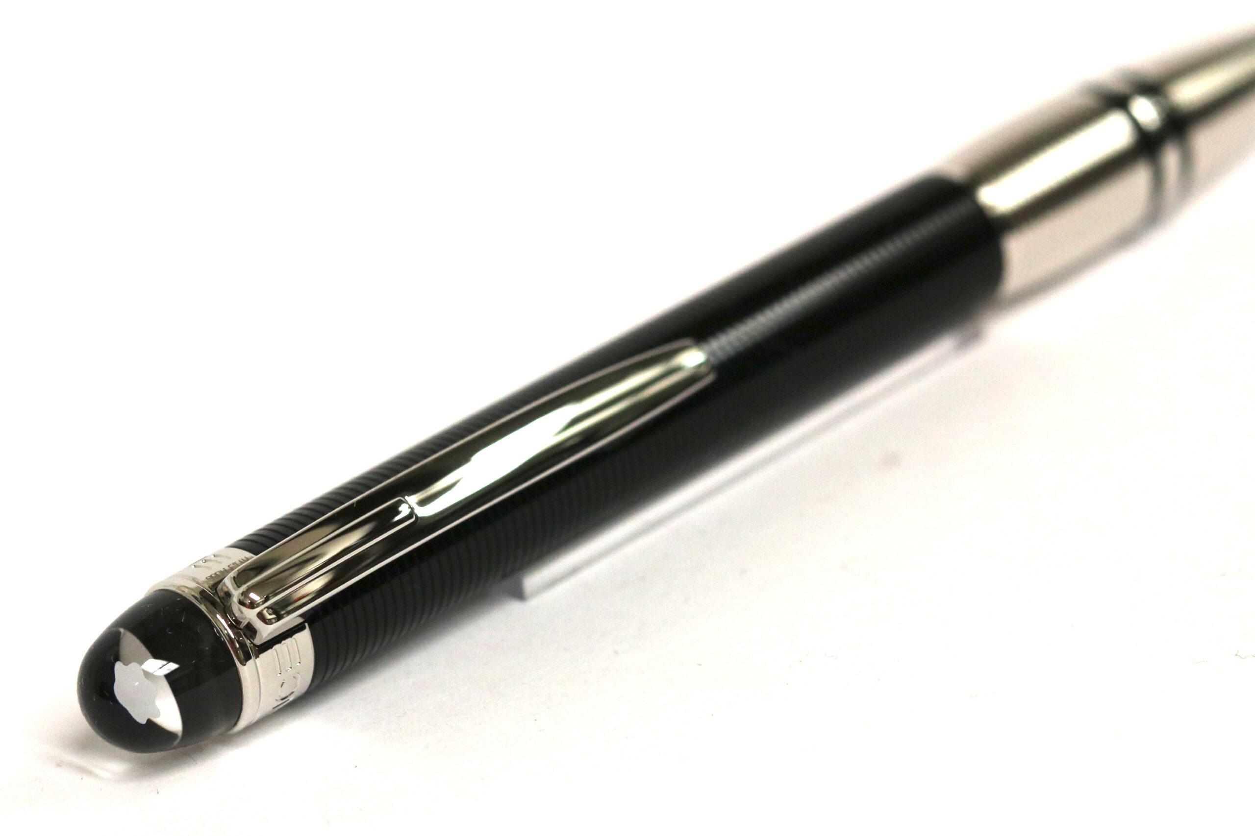 Montblanc Gift Set Starwalker Doue Ballpoint Pen and Cufflinks with Floating Star 105764