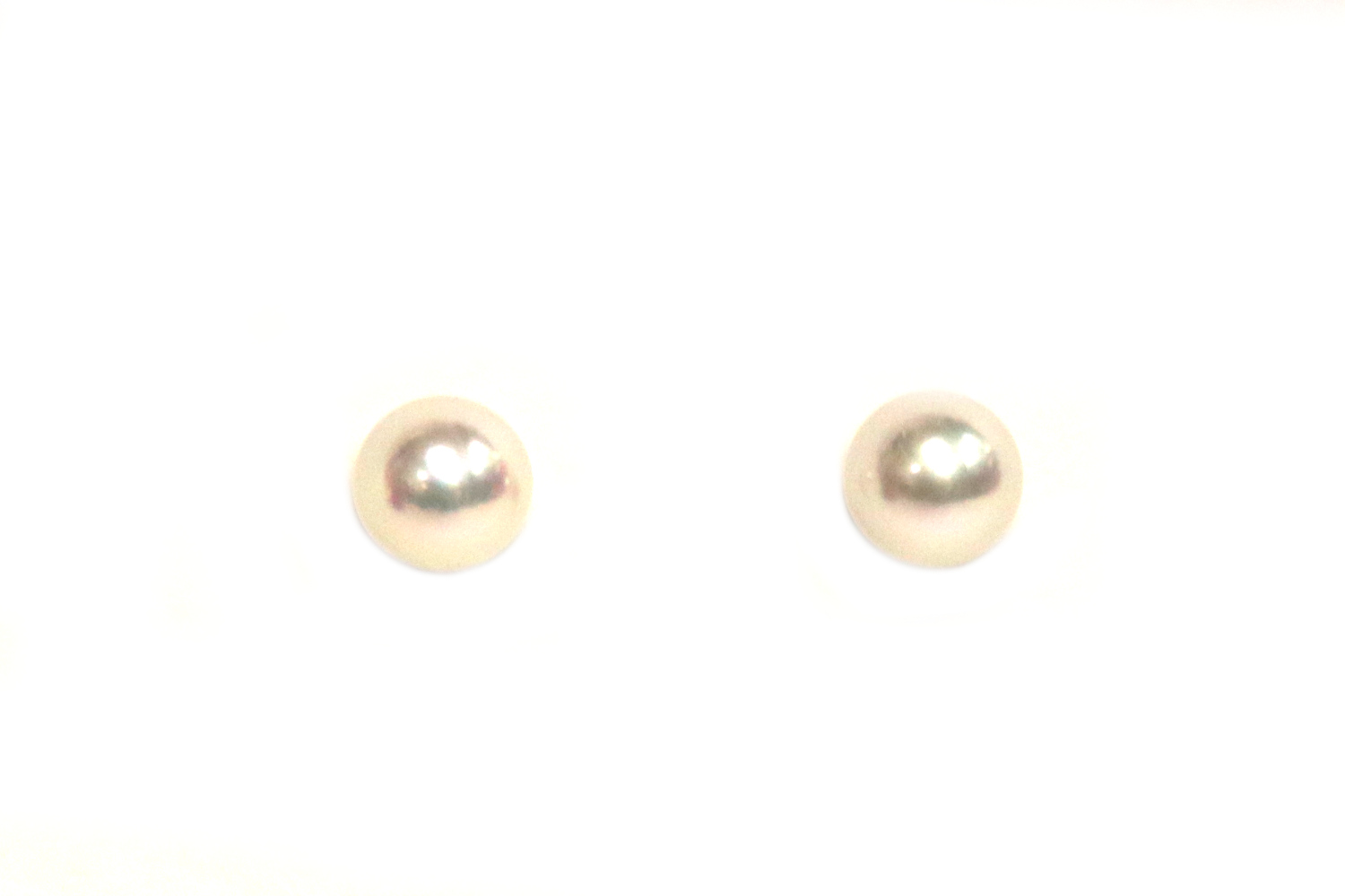 White Gold 5.5-6.0 mm Round Cultured Pearl Earrings
